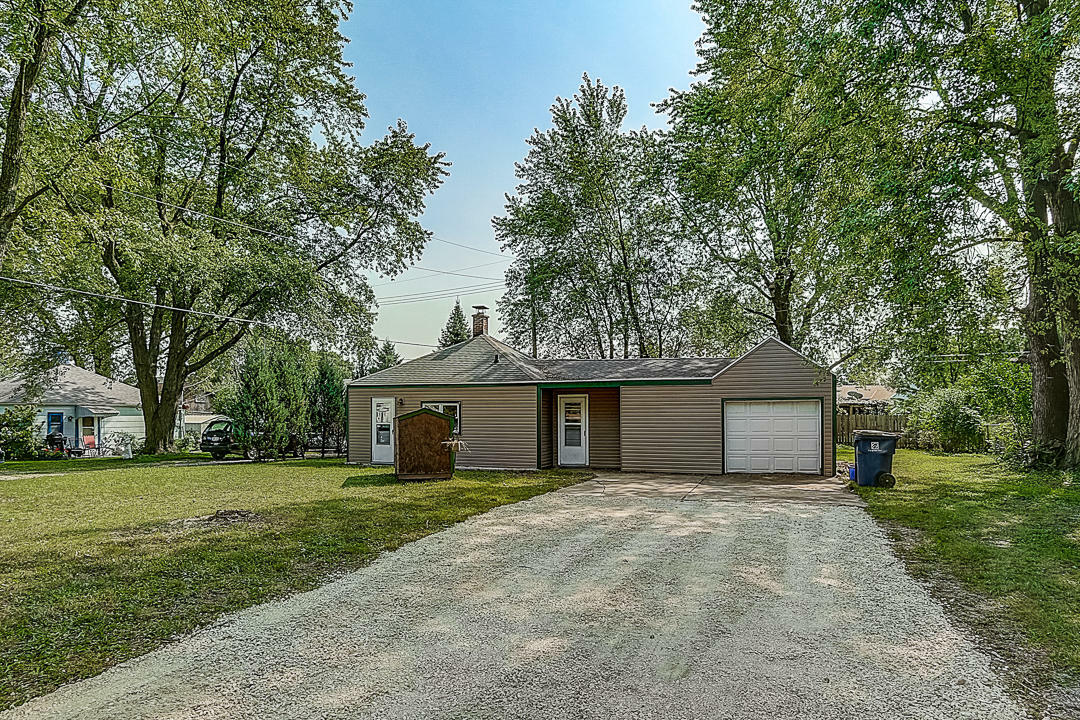 Property Photo:  131 E Susan Dr  WI 53154 