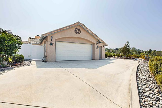 Property Photo:  12033 Sterling Hill Ln  CA 92040 