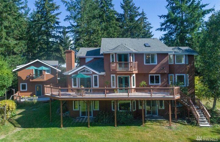 Property Photo:  7416 NE Abies Drive  WA 98110 