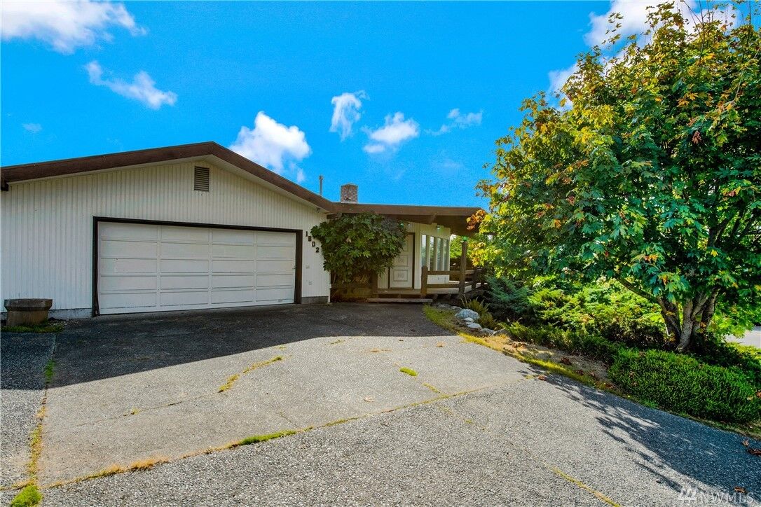 Property Photo: 1802 Piper Cir WA 98221