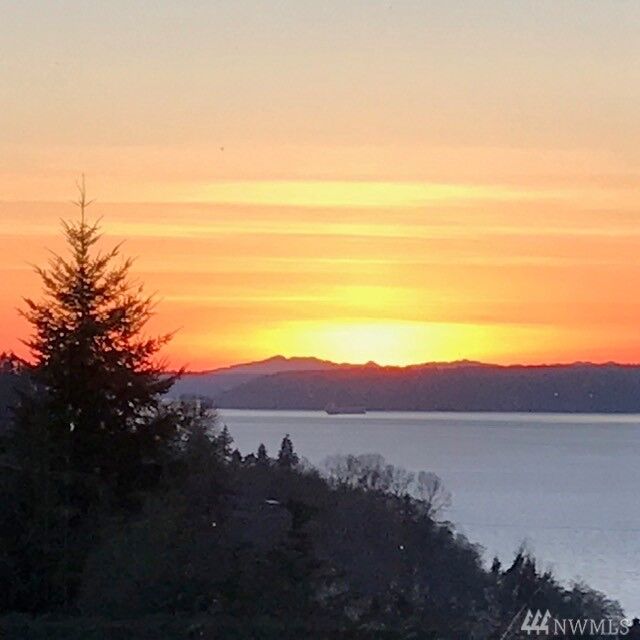 Property Photo:  1002 SW 298th Street  WA 98023 