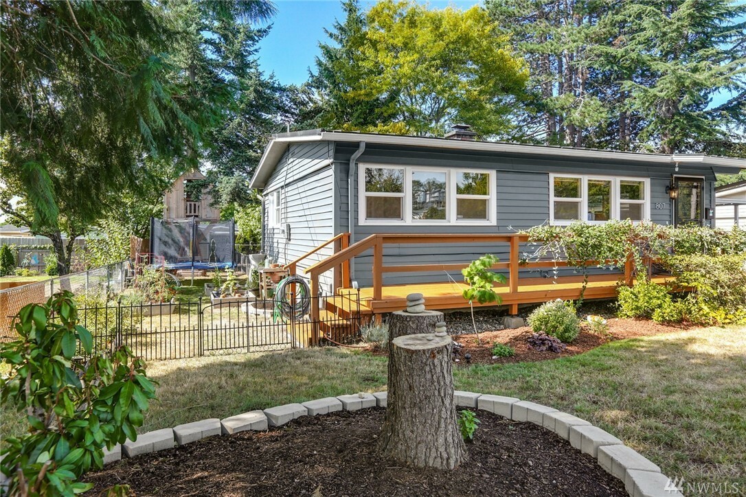 Property Photo:  807 Edmonds Ave NE  WA 98056 