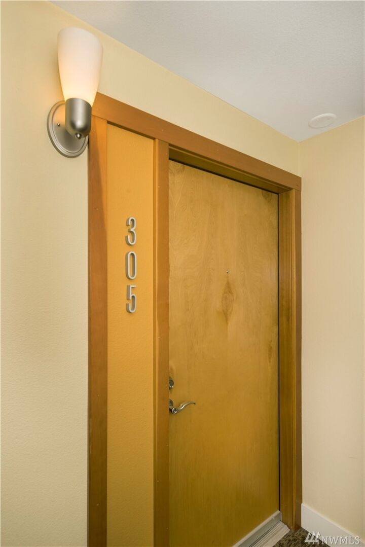 Property Photo:  626 4th Ave W 305  WA 98119 