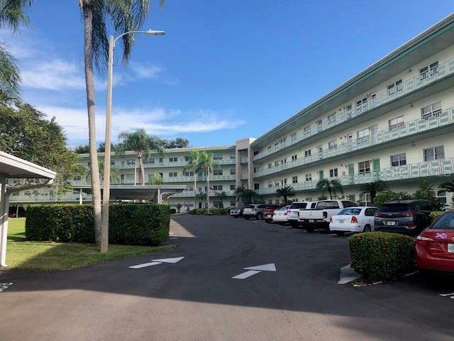 Property Photo: 5725 80th Street N 104 FL 33709