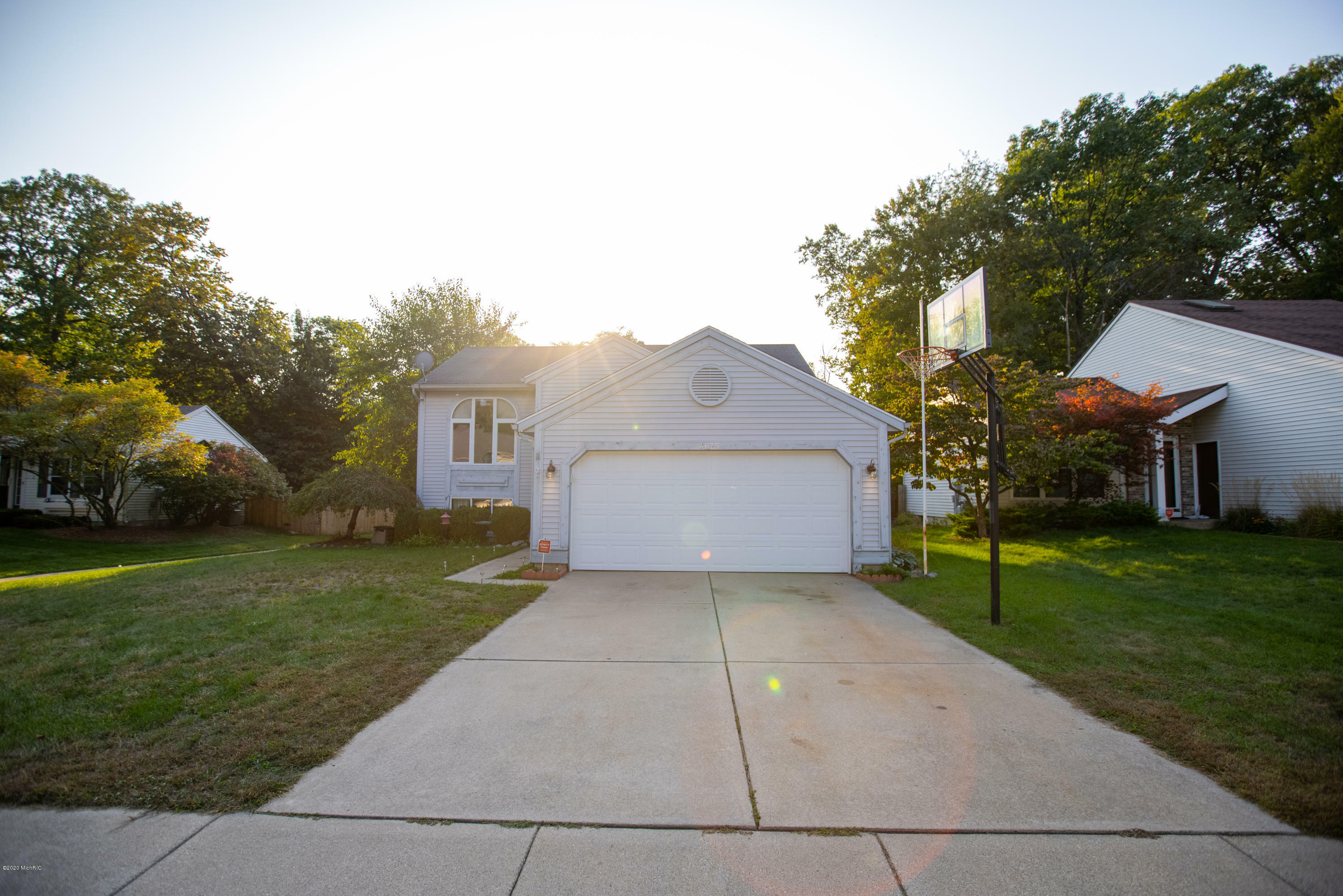 Property Photo:  4675 Summer Creek Lane SE  MI 49508 