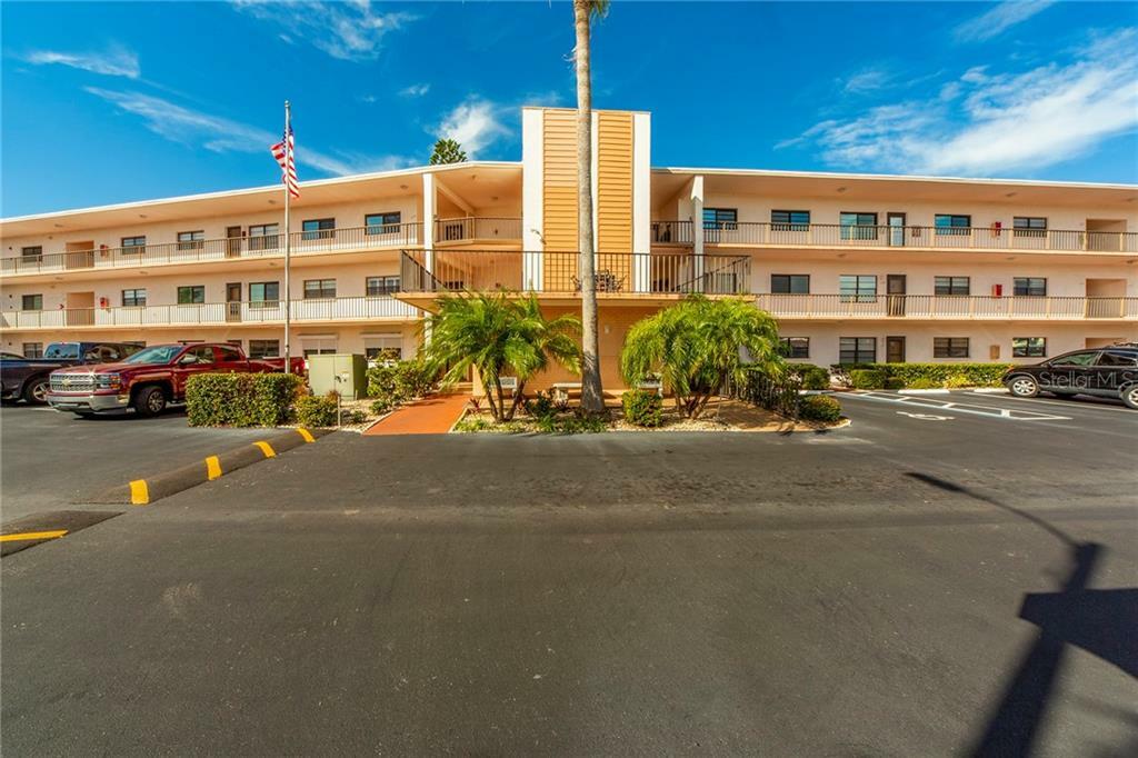 Property Photo: 7941 58th Ave N 107 FL 33709