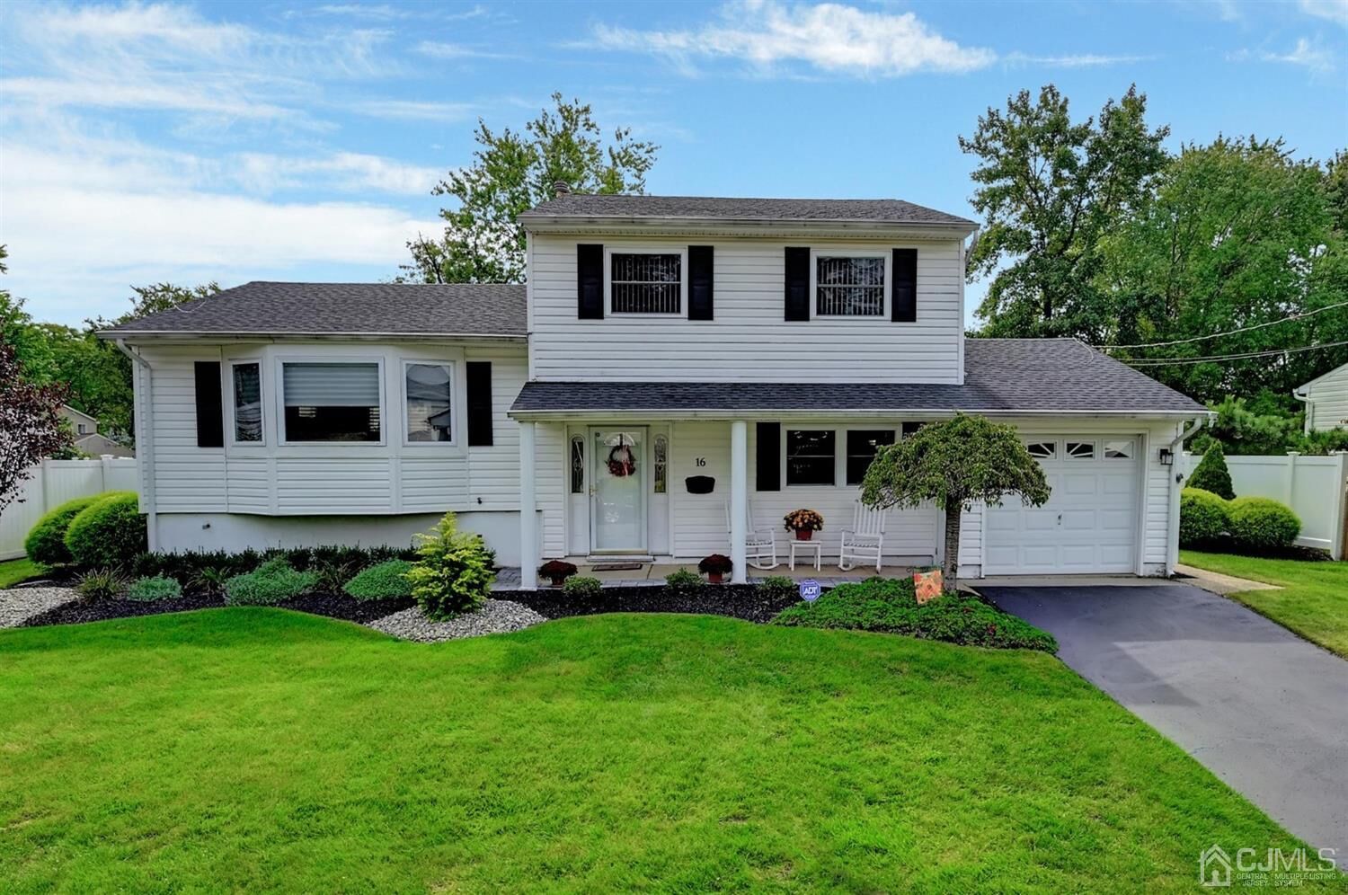 Property Photo:  16 Chelsea Road  NJ 08857 