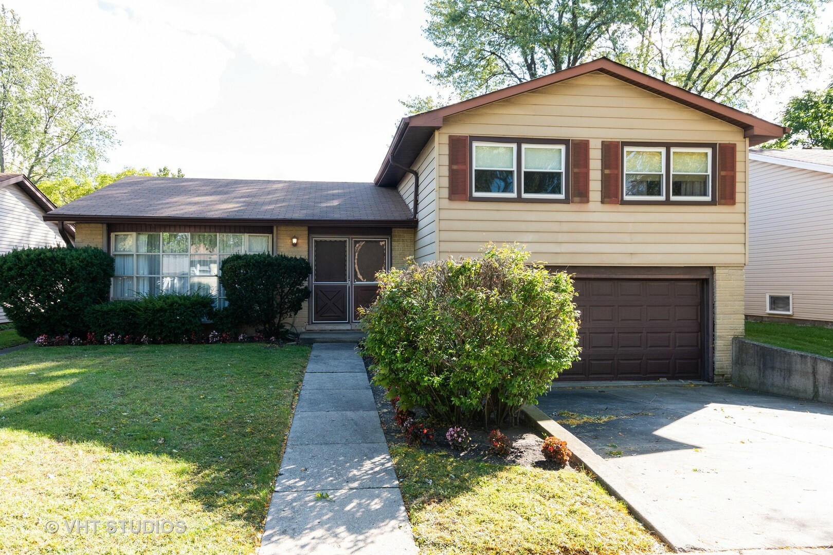 Property Photo: 667 Westmere Road IL 60016