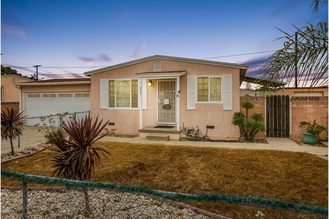 Property Photo:  935 Maplewood Way  CA 93041 