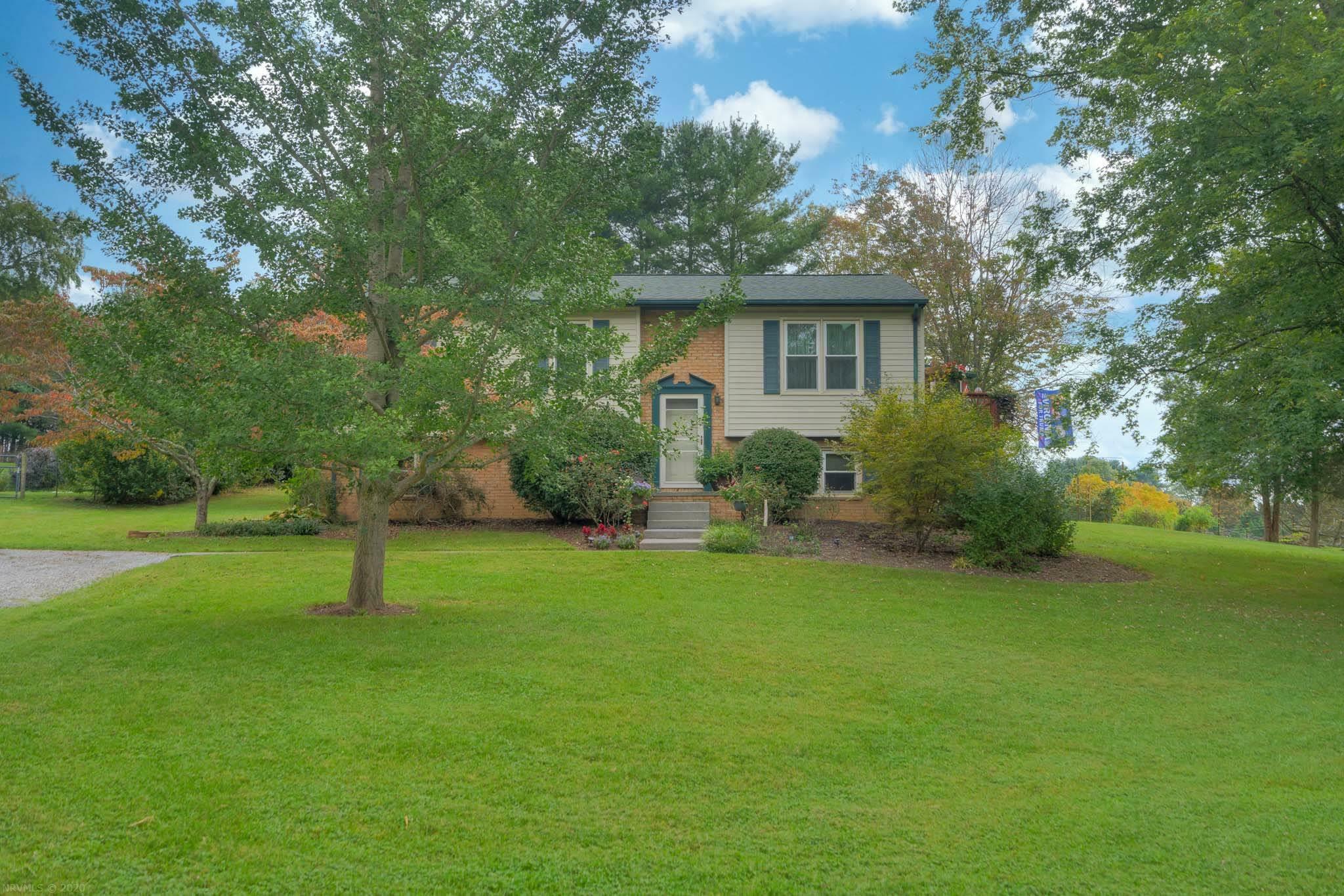 Property Photo:  1366 Calico Lane  VA 24060 