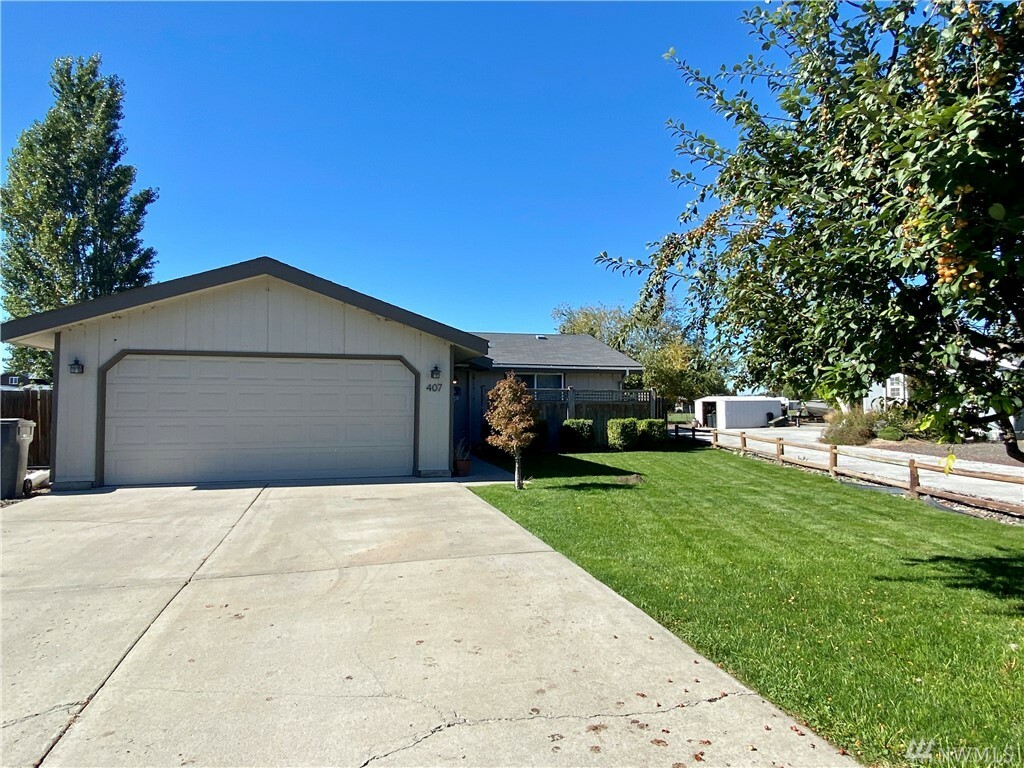 Property Photo:  407 Sacajawea Ct  WA 98934 