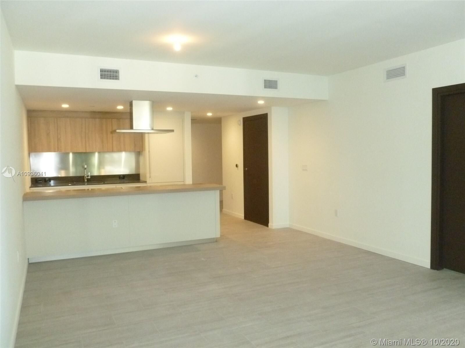 Property Photo: 1000 Brickell Plz 2805 FL 33131