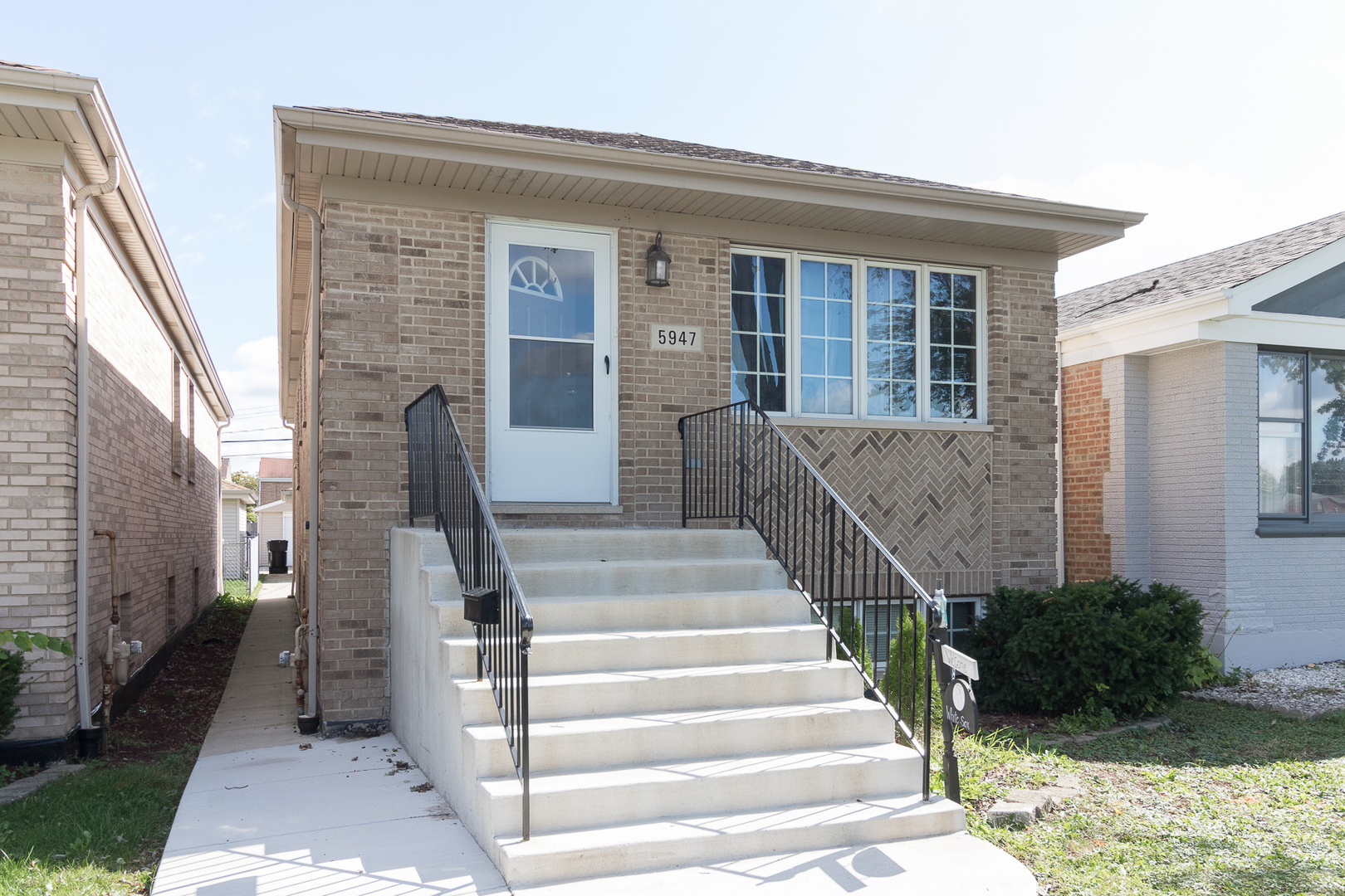 Property Photo:  5947 S Massasoit Avenue  IL 60638 