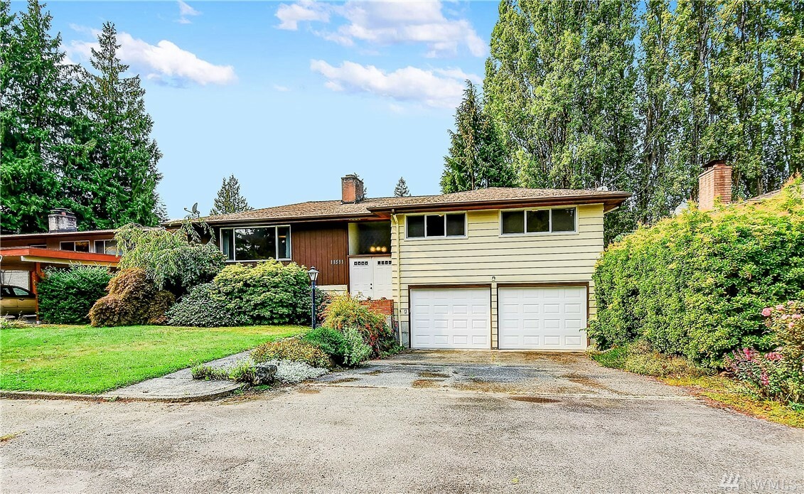 Property Photo:  11511 23rd Ave SW  WA 98146 