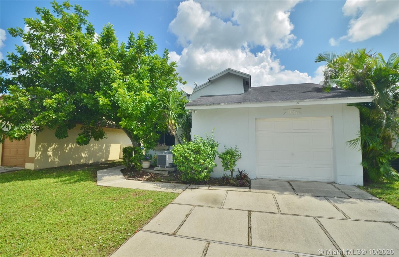 Property Photo: 1131 SW 110th Ave FL 33025