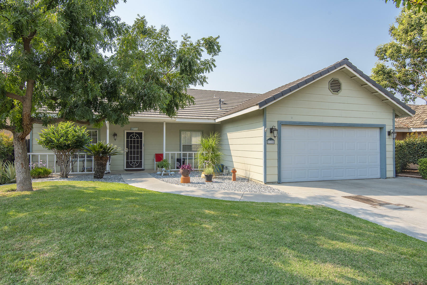 Property Photo:  1115 N Crenshaw Street  CA 93291 