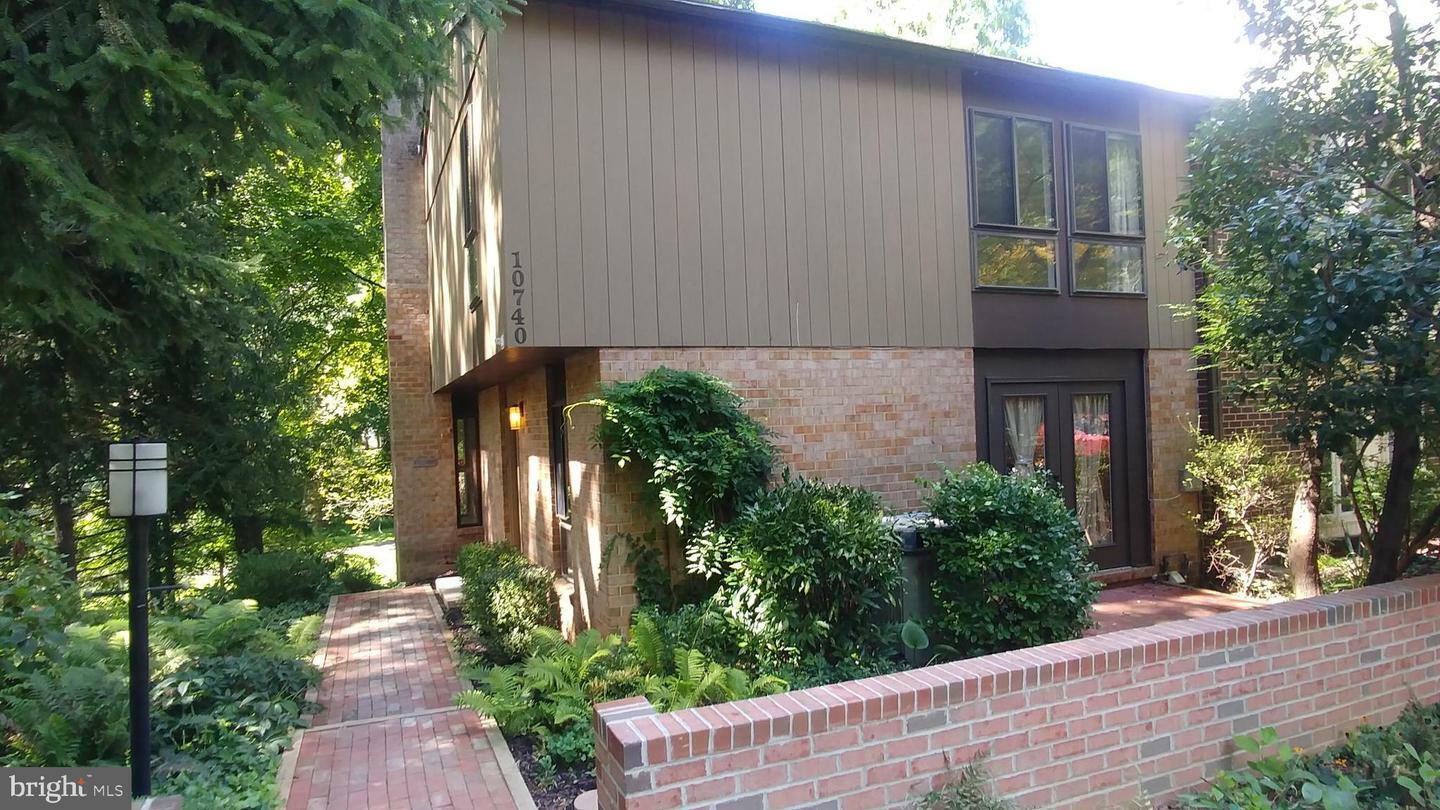 Property Photo: 10740 Faulkner Ridge Circle MD 21044