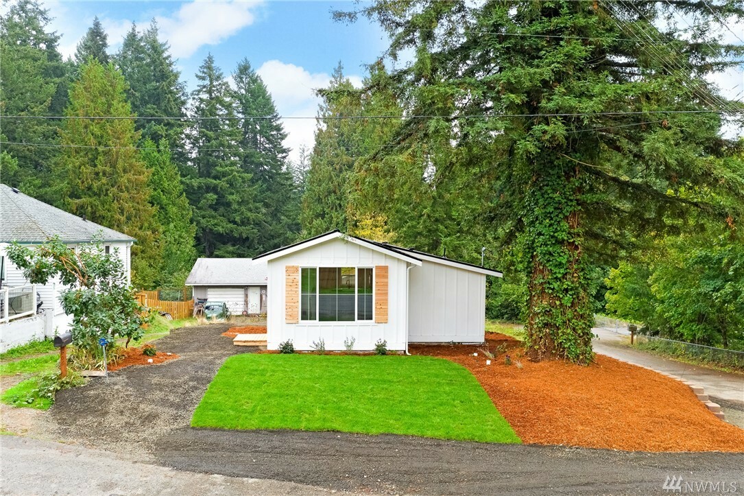 Property Photo:  106 Dora Ave  WA 98312 