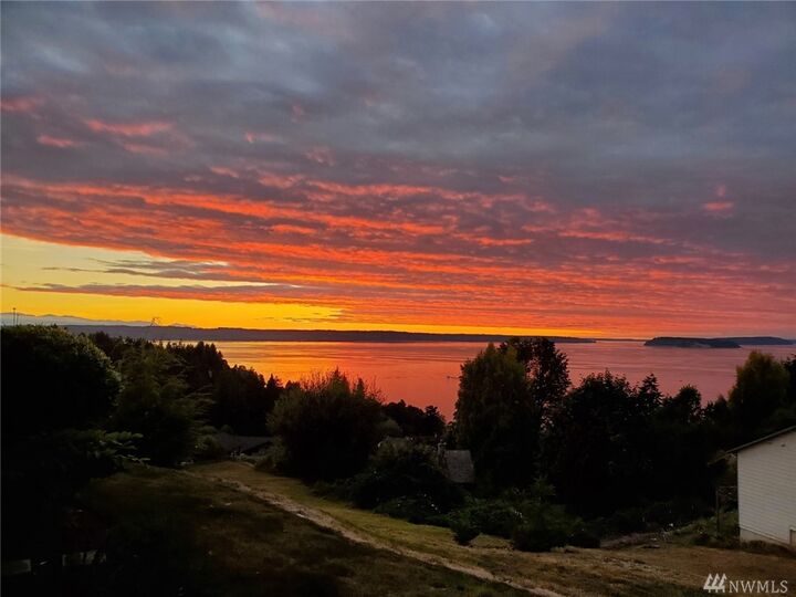 Property Photo:  4618 Seahurst Ave  WA 98203 