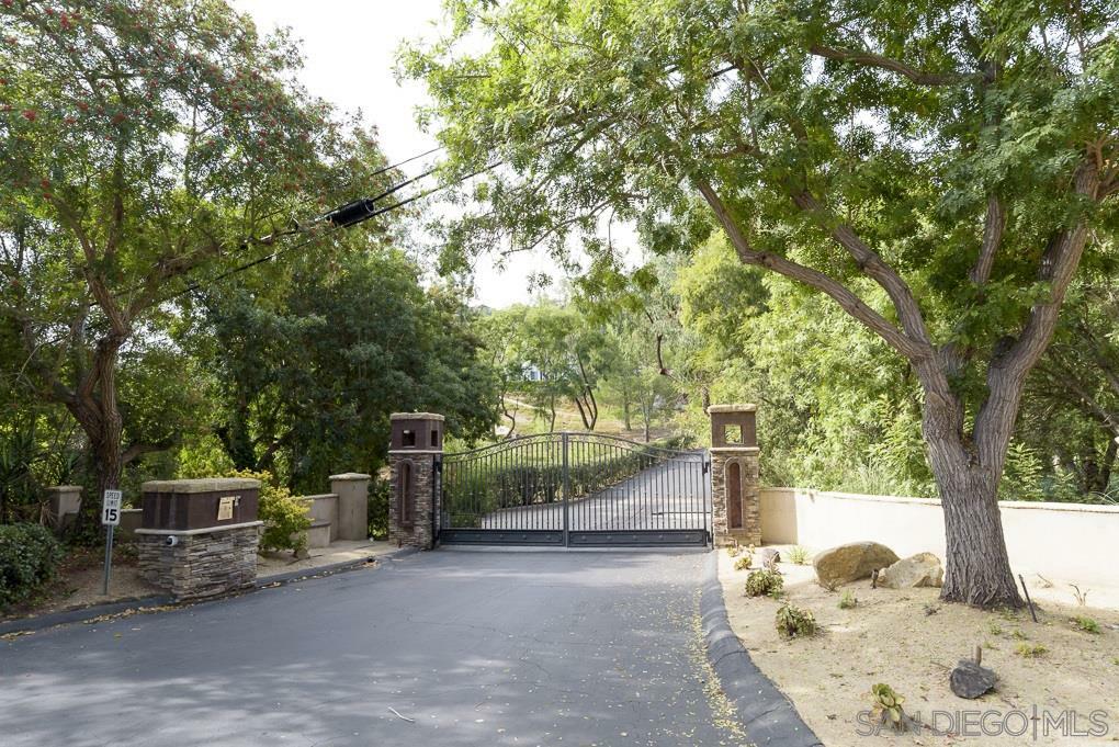 Property Photo: 7 Del Poniente Rd 7 CA 92064
