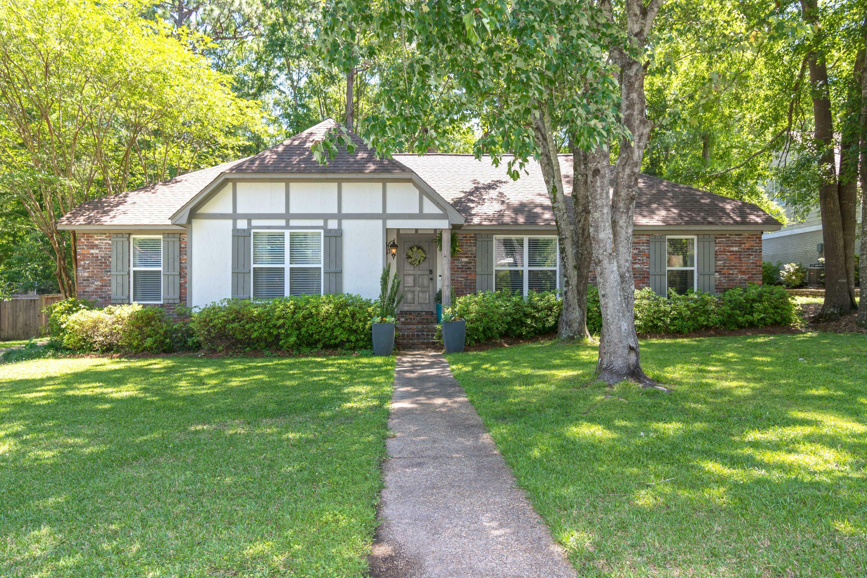 Property Photo:  1208 Sandlewood Dr.  MS 39402 