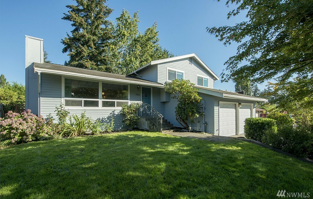 Property Photo:  11316 19th Place SW  WA 98146 