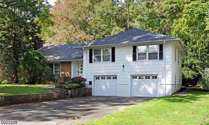 Property Photo:  38 Londonderry Way  NJ 07901 