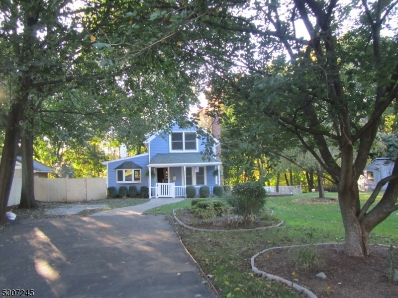 Property Photo:  33 Canterbury Rd  NJ 07456 