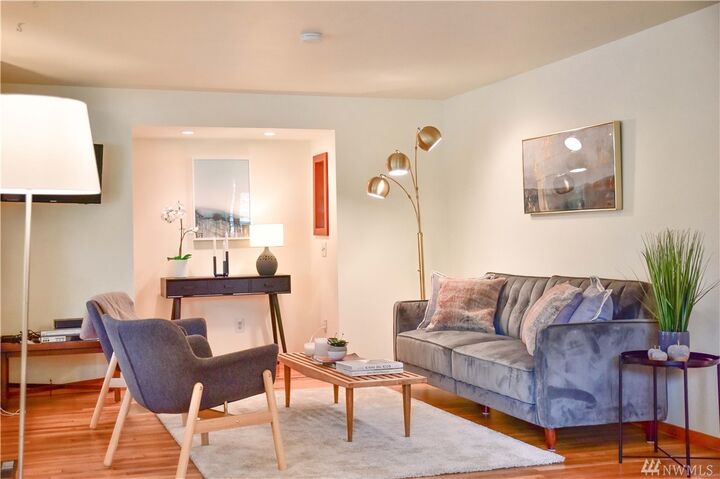 Property Photo: 9203 Matthews Ave NE WA 98115