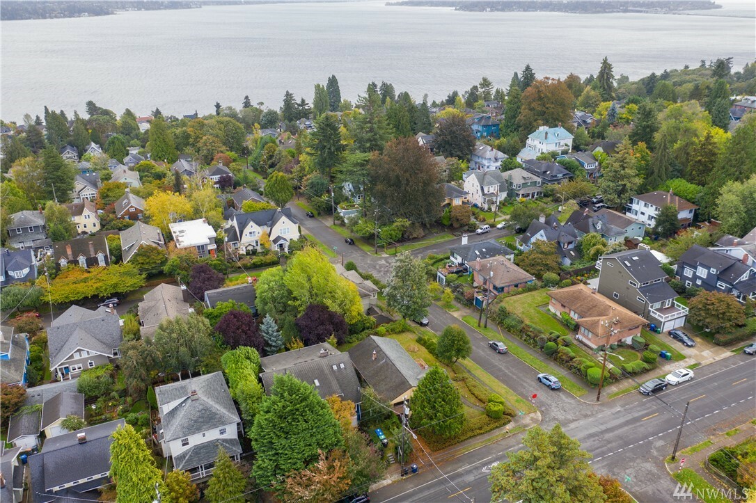 Property Photo:  3404 E Pine St  WA 98122 