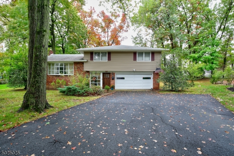 Property Photo:  15 Bristol Ct  NJ 07039 