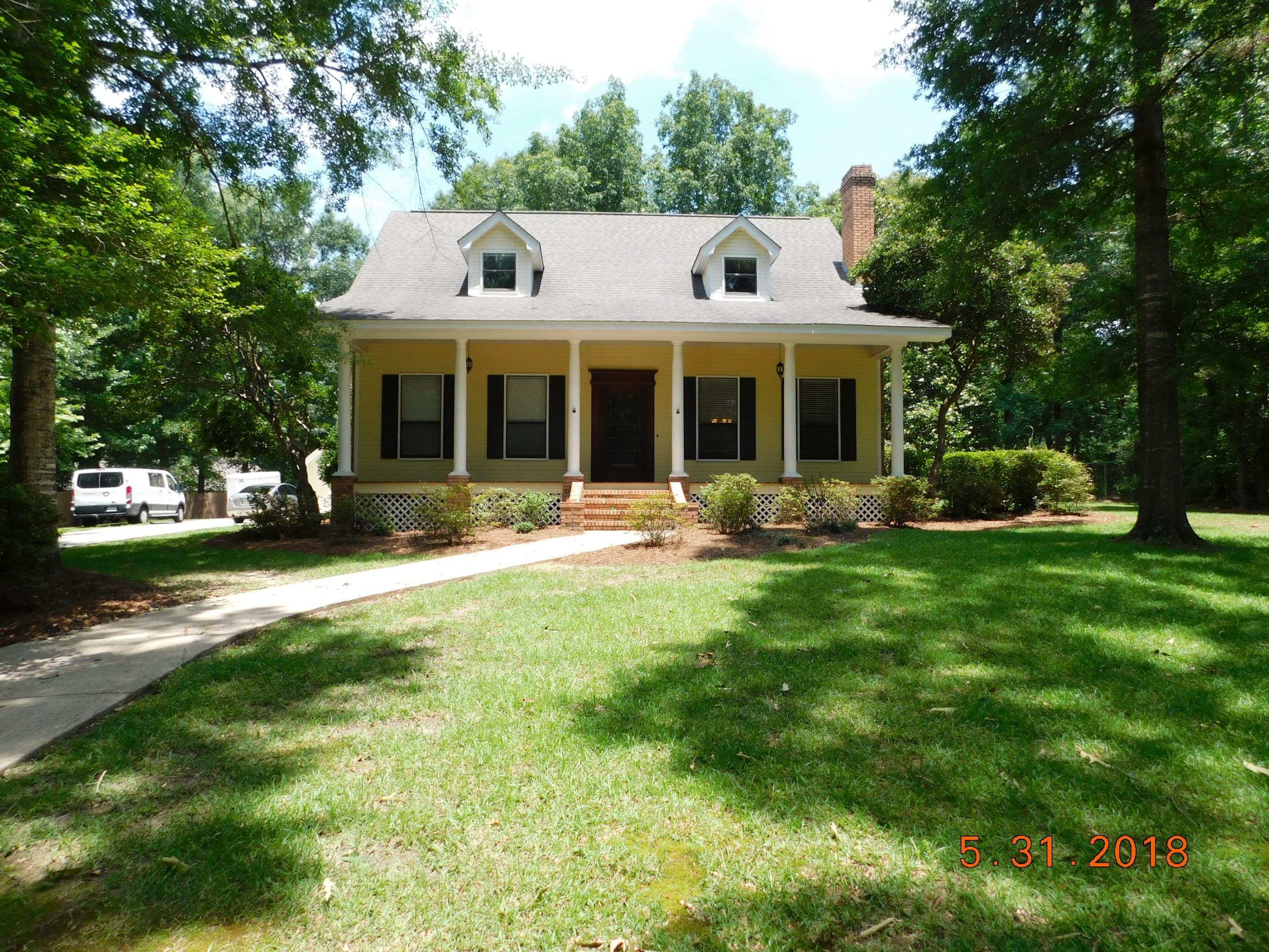 Property Photo: 10 Summer Pl MS 39402