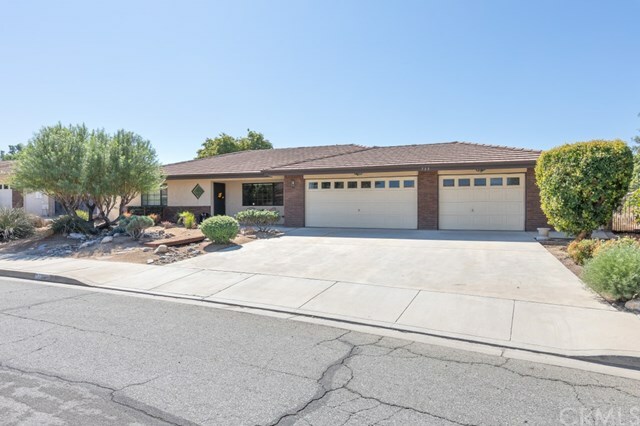 Property Photo:  733 Chardonnay Place  CA 92544 