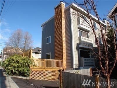 Property Photo: 555 Prospect St 5 WA 98109