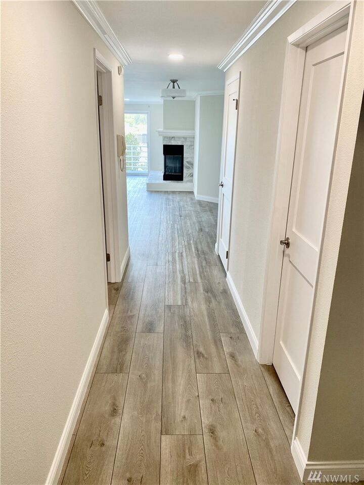 Property Photo: 1028 Lakeview Blvd E 10 WA 98102