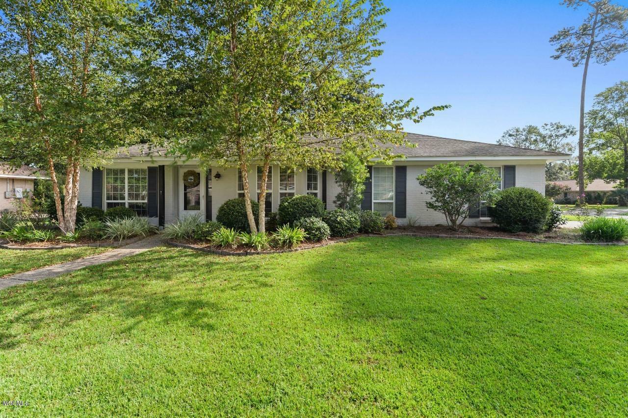 Property Photo:  3410 Queen Elizabeth Drive  MS 39564 