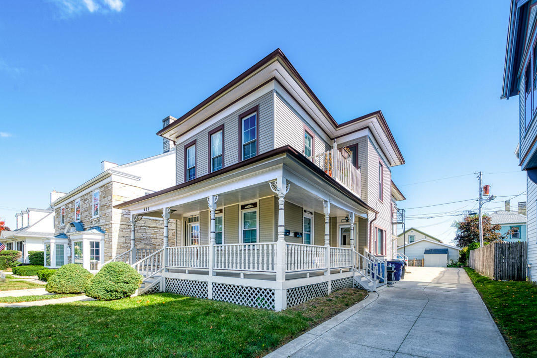 Property Photo: 921 Main St WI 53403