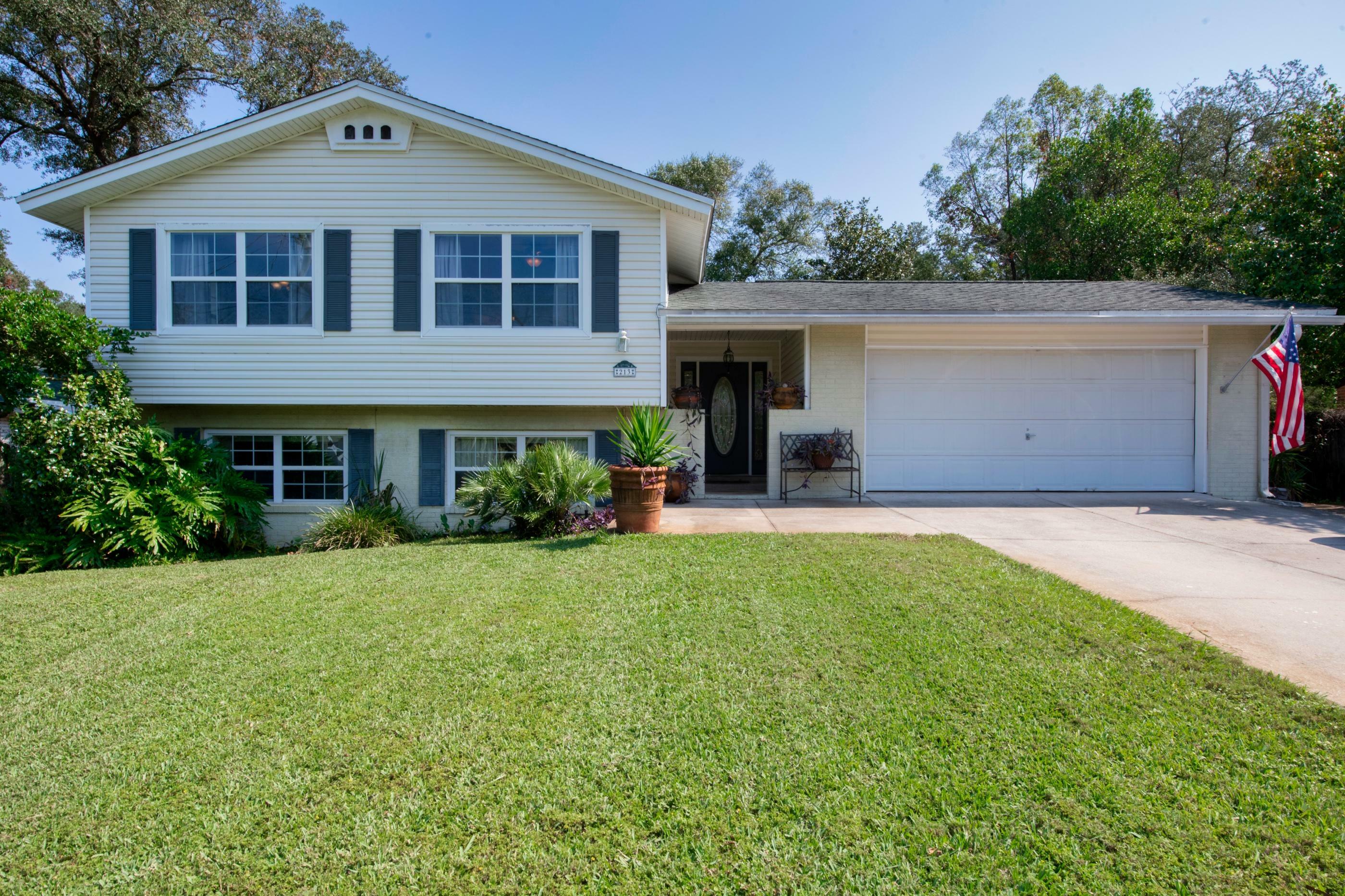 Property Photo:  213 NW Costaki Court  FL 32548 