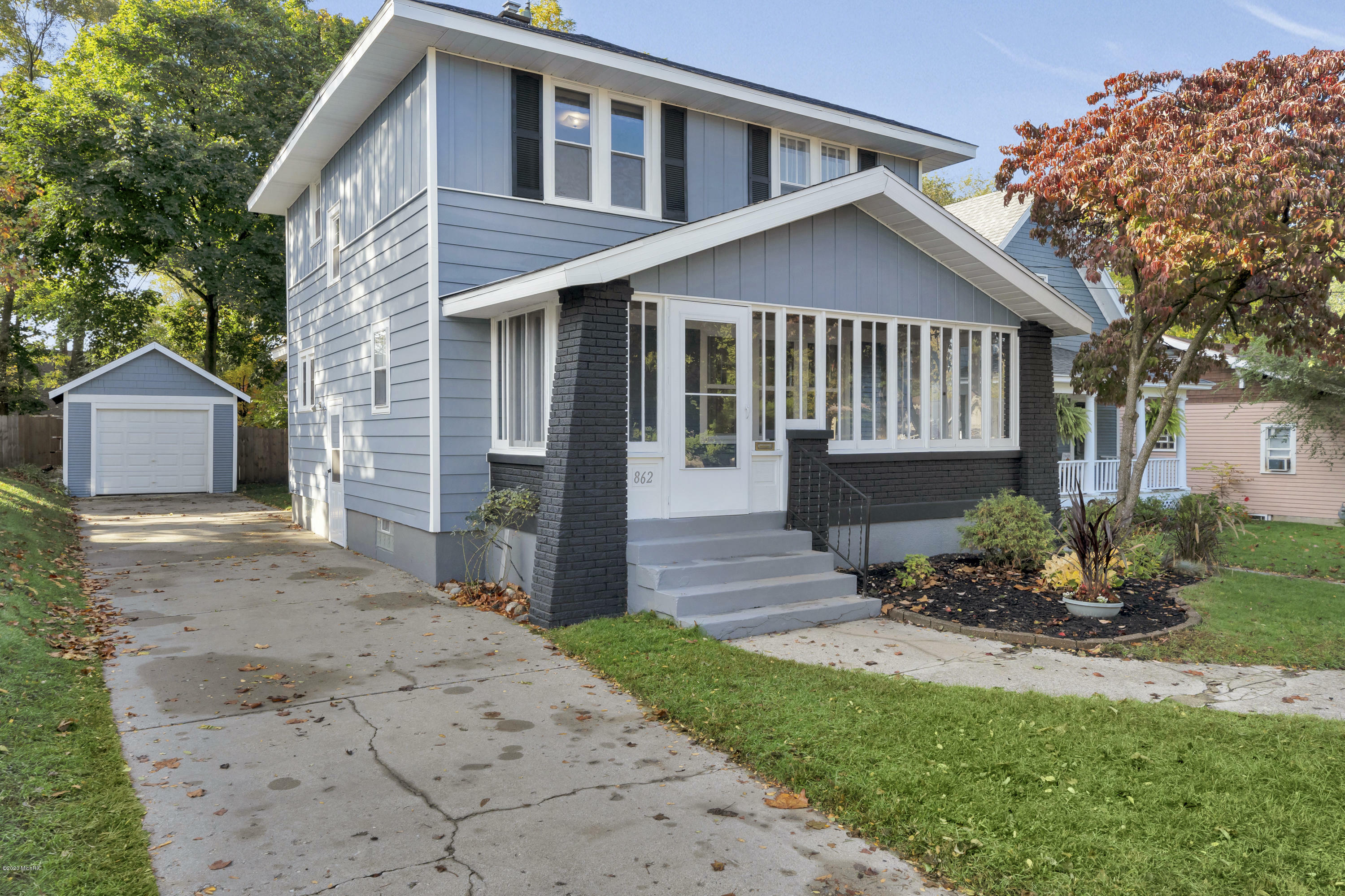 Property Photo:  862 Ardmore Street SE  MI 49507 