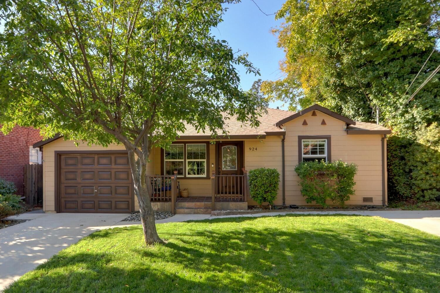 Property Photo:  924 51st Street  CA 95819 