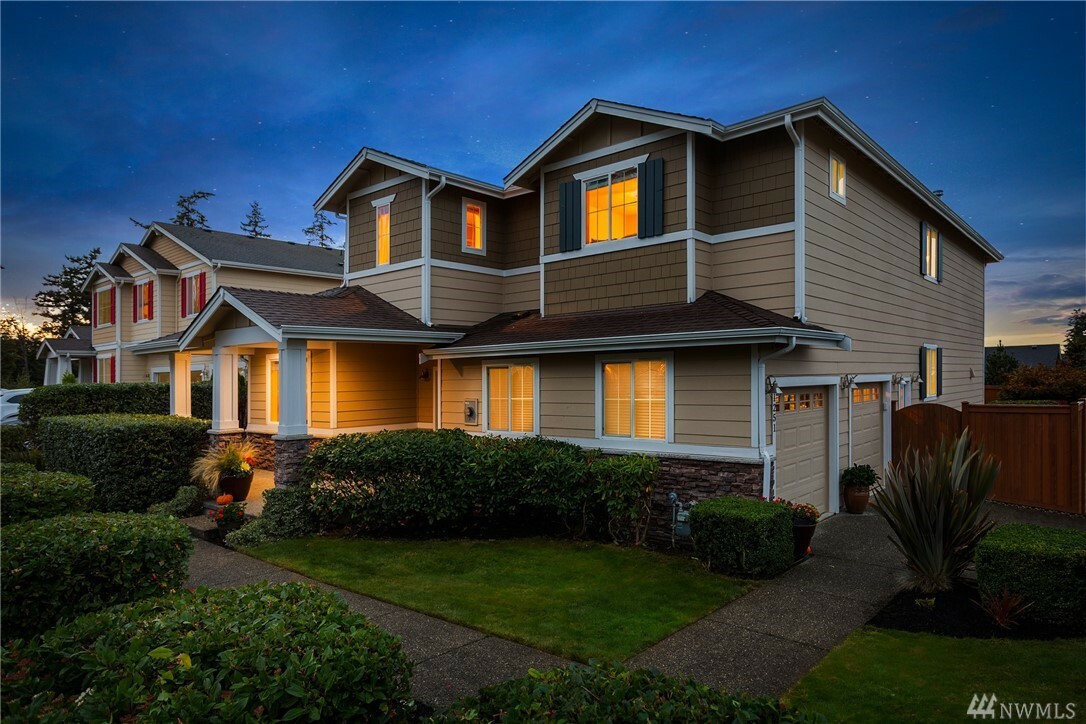 Property Photo:  1251 Randolph Ave  WA 98275 