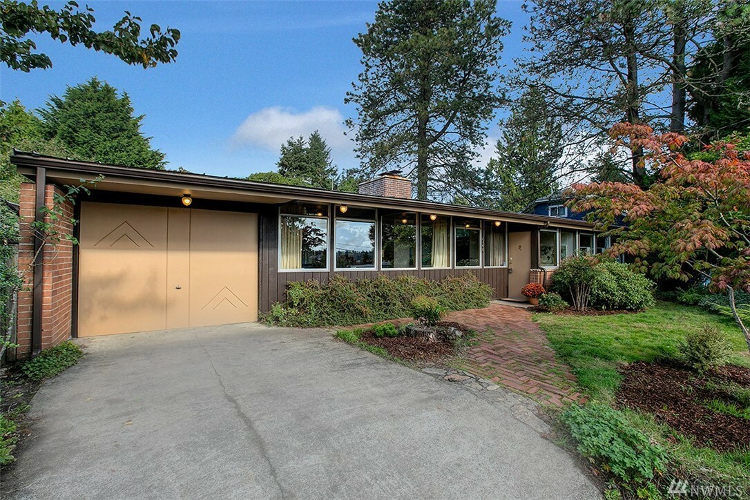 Property Photo:  2148 N 115th St  WA 98133 