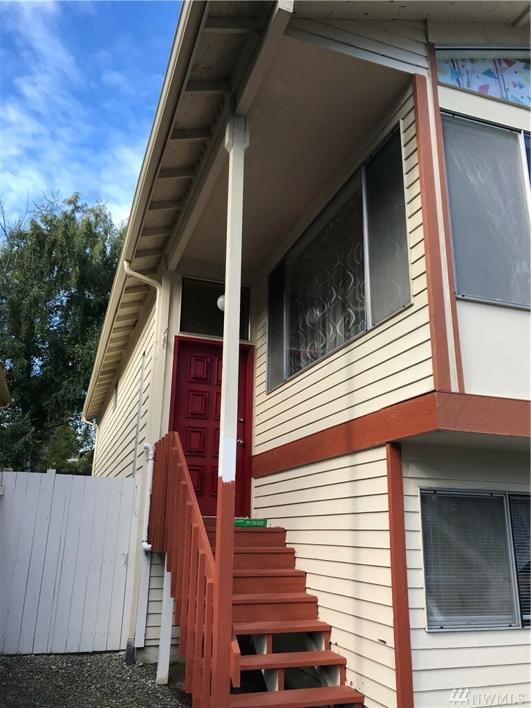 Property Photo:  10523 Whitman Ave N  WA 98133 