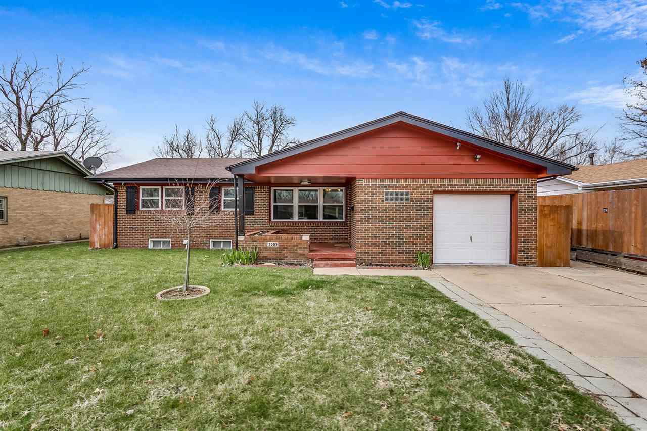 Property Photo:  3309 S Oak St  KS 67217 