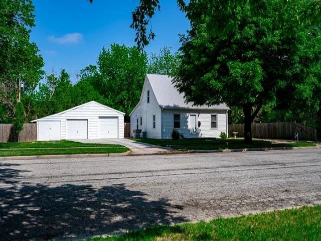Property Photo:  310 N Park Ave  KS 67147 