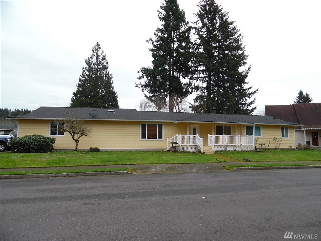 Property Photo:  1716 35th St SE  WA 98002 