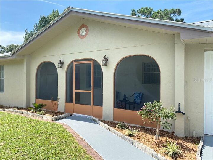 Property Photo: 708 Nola Street FL 34452