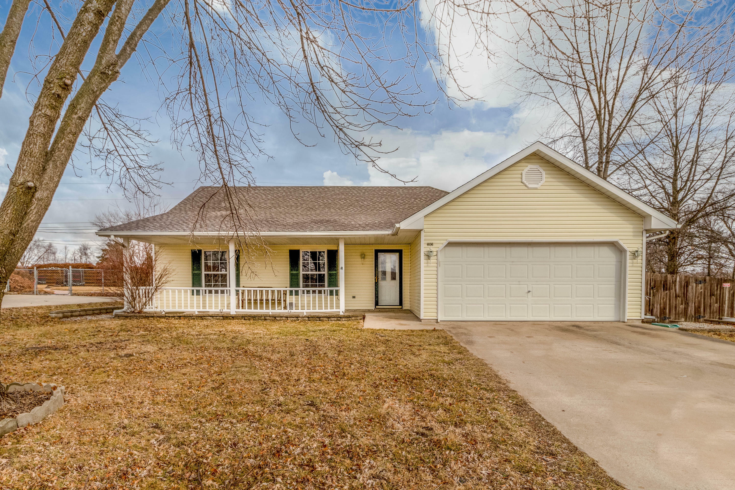 Property Photo:  606 N Easter Ln  MO 65201 