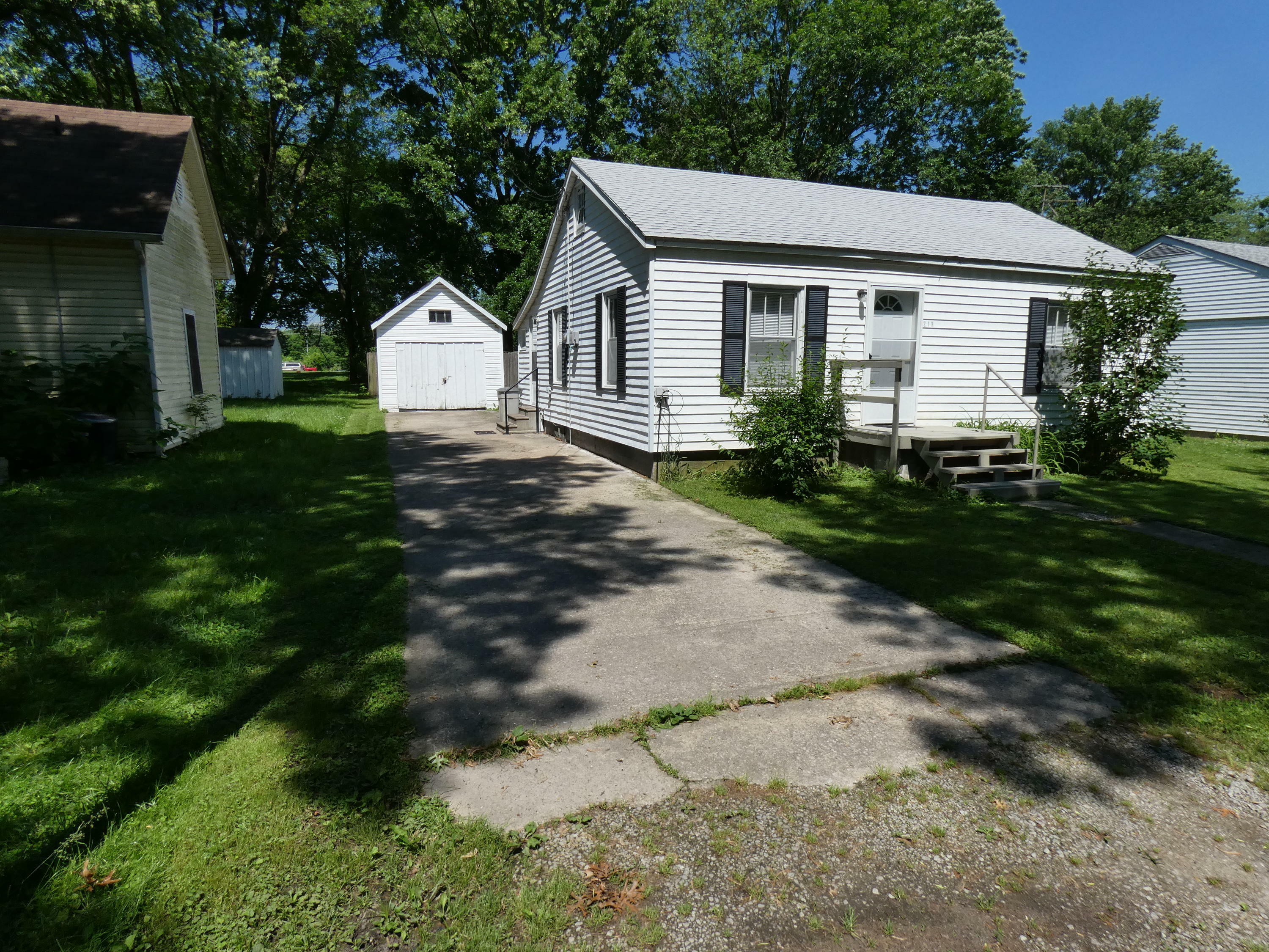 Property Photo:  213 N Mary Ave  MO 65231 