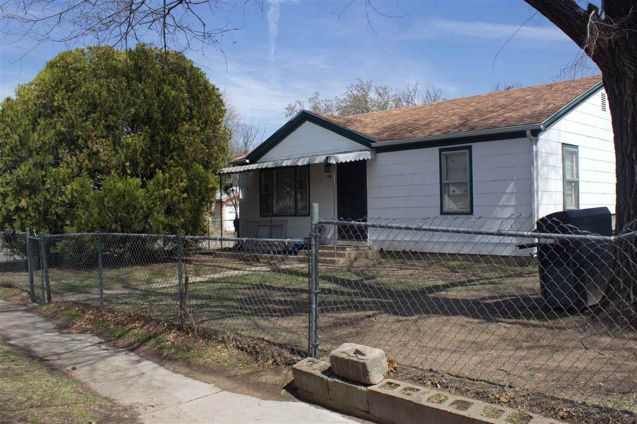 Property Photo:  1704 S Gold St  KS 67213-5106 